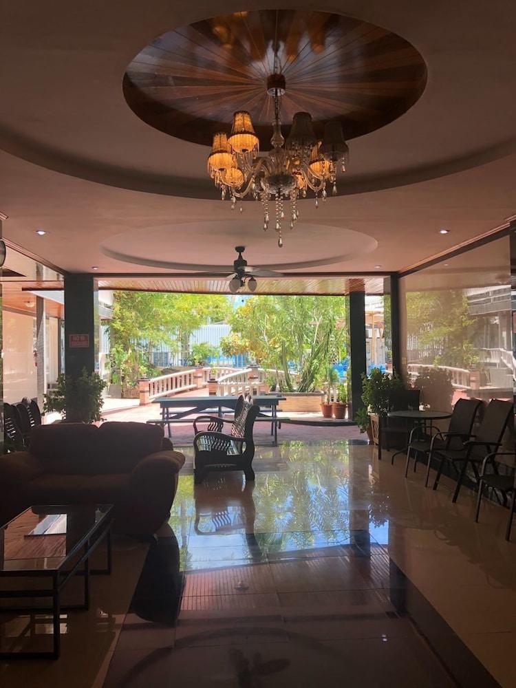 קיי קולקר China Town Hotel מראה חיצוני תמונה