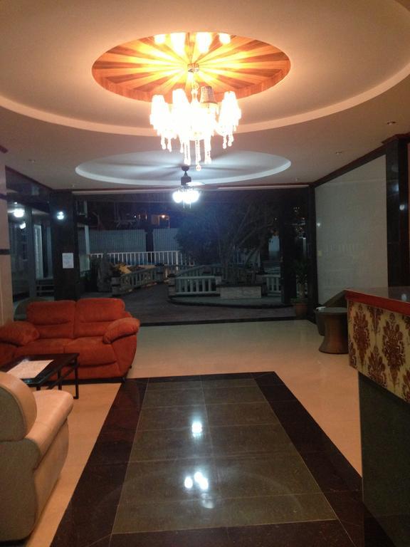 קיי קולקר China Town Hotel מראה חיצוני תמונה